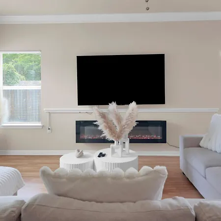 Spacious Home-Queen Suite-Game Room-Movie Room